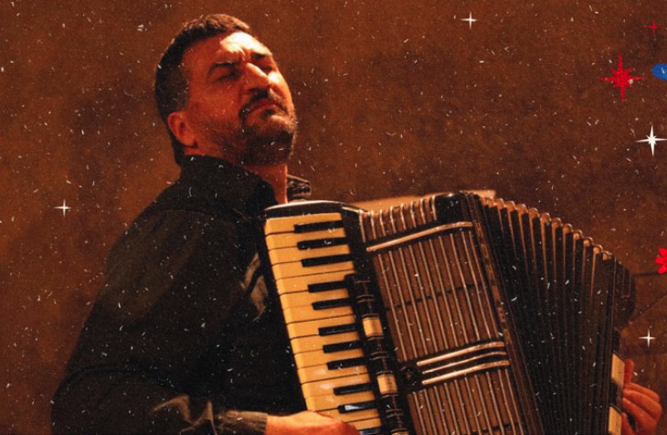 Musicien jouant de l’accordéon
